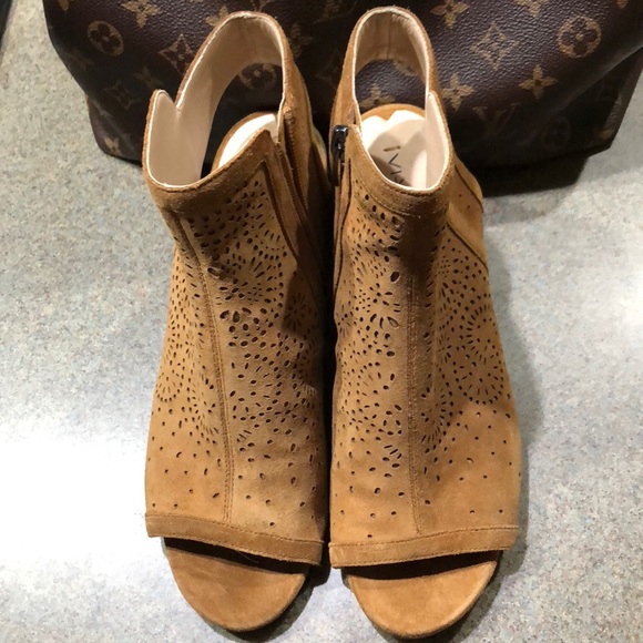 via spiga open toe booties